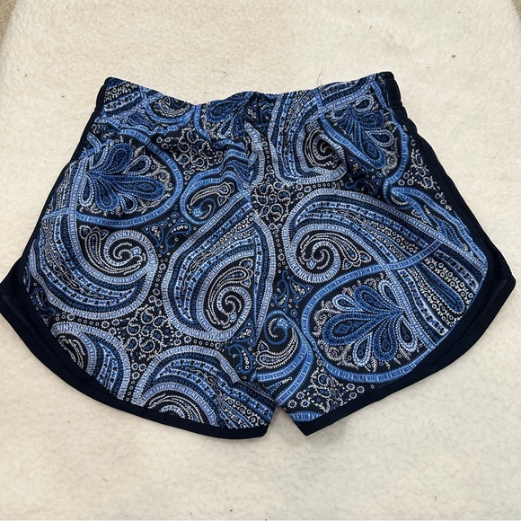 Women’s Nike Dri Fit Paisley Shorts - Picture 2 of 14